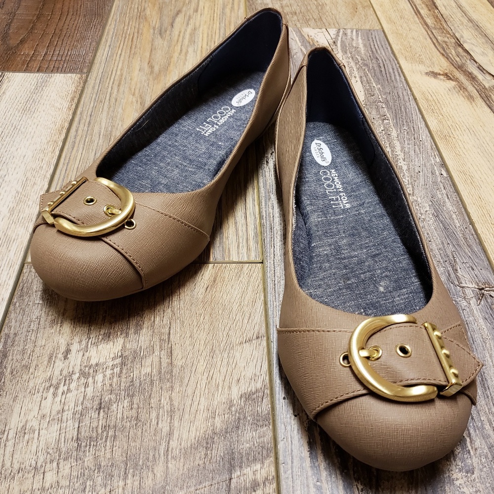 NWT DrScholls Fiction Taupe Flats with Buckles